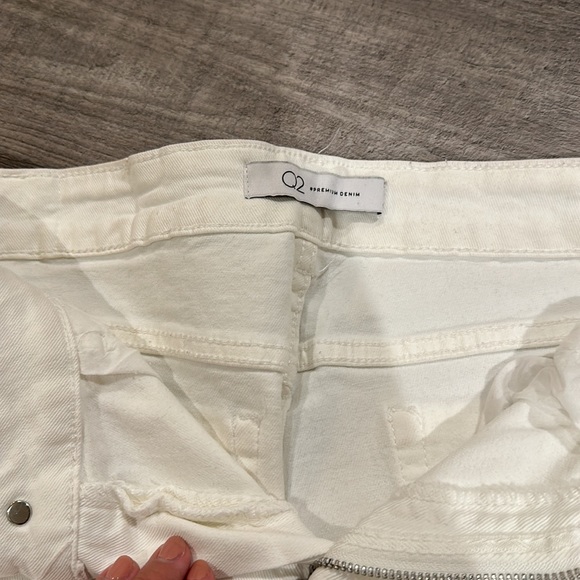 White flare cropped jeans - Picture 2 of 3